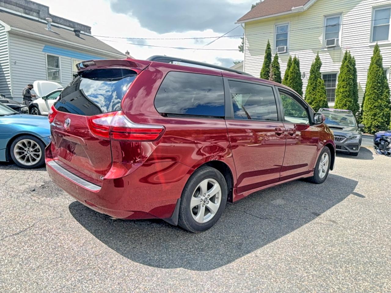 Toyota Sienna Le 8-passenger