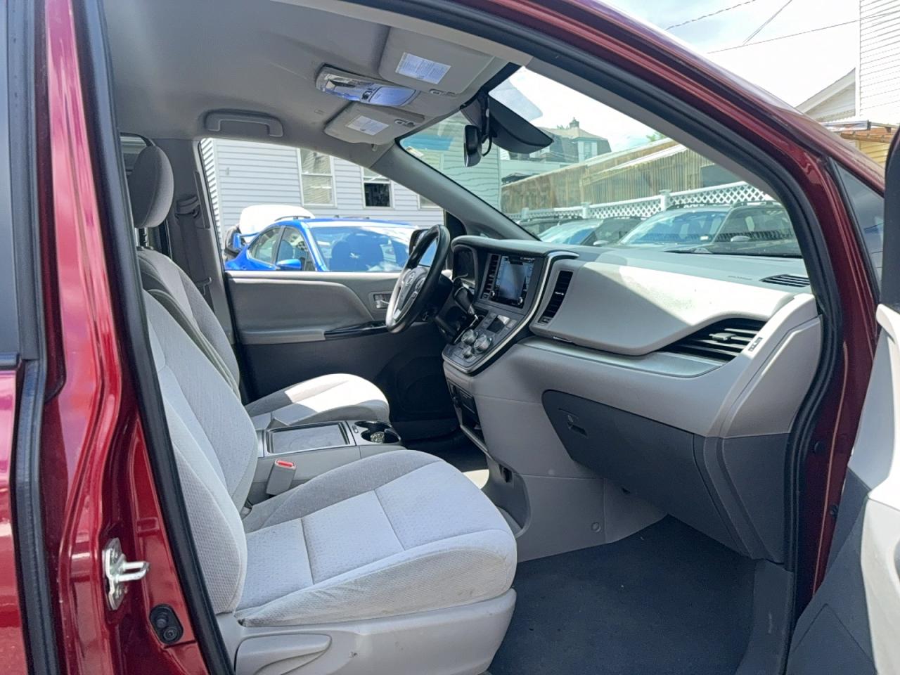 Toyota Sienna Le 8-passenger