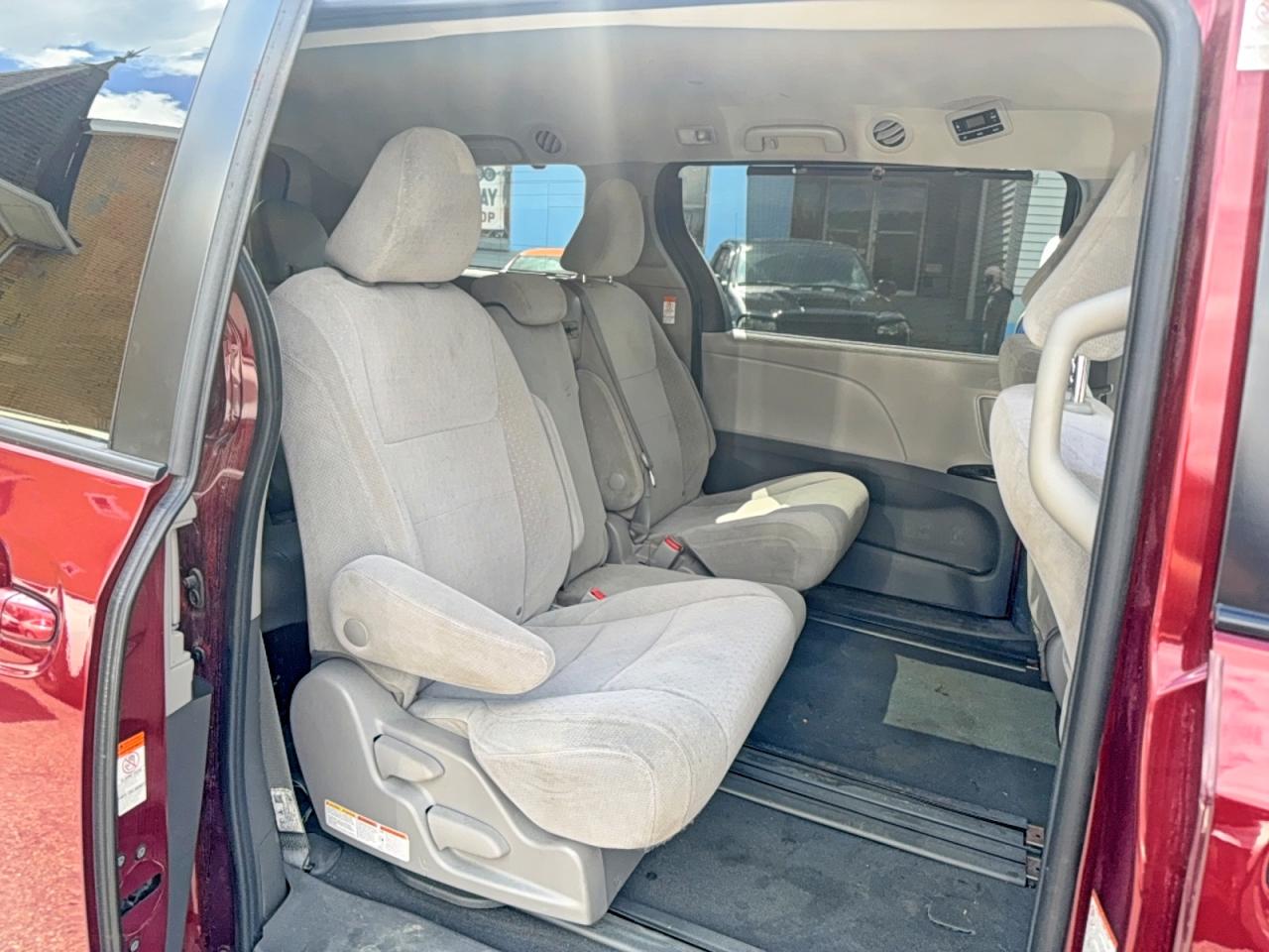 Toyota Sienna Le 8-passenger