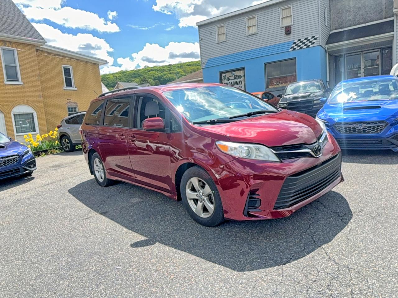 Salvage Toyota Sienna Image