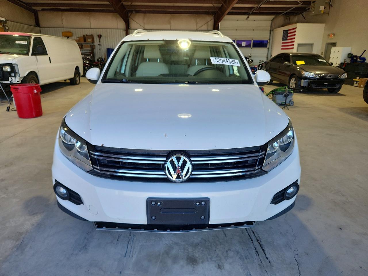Volkswagen Tiguan S