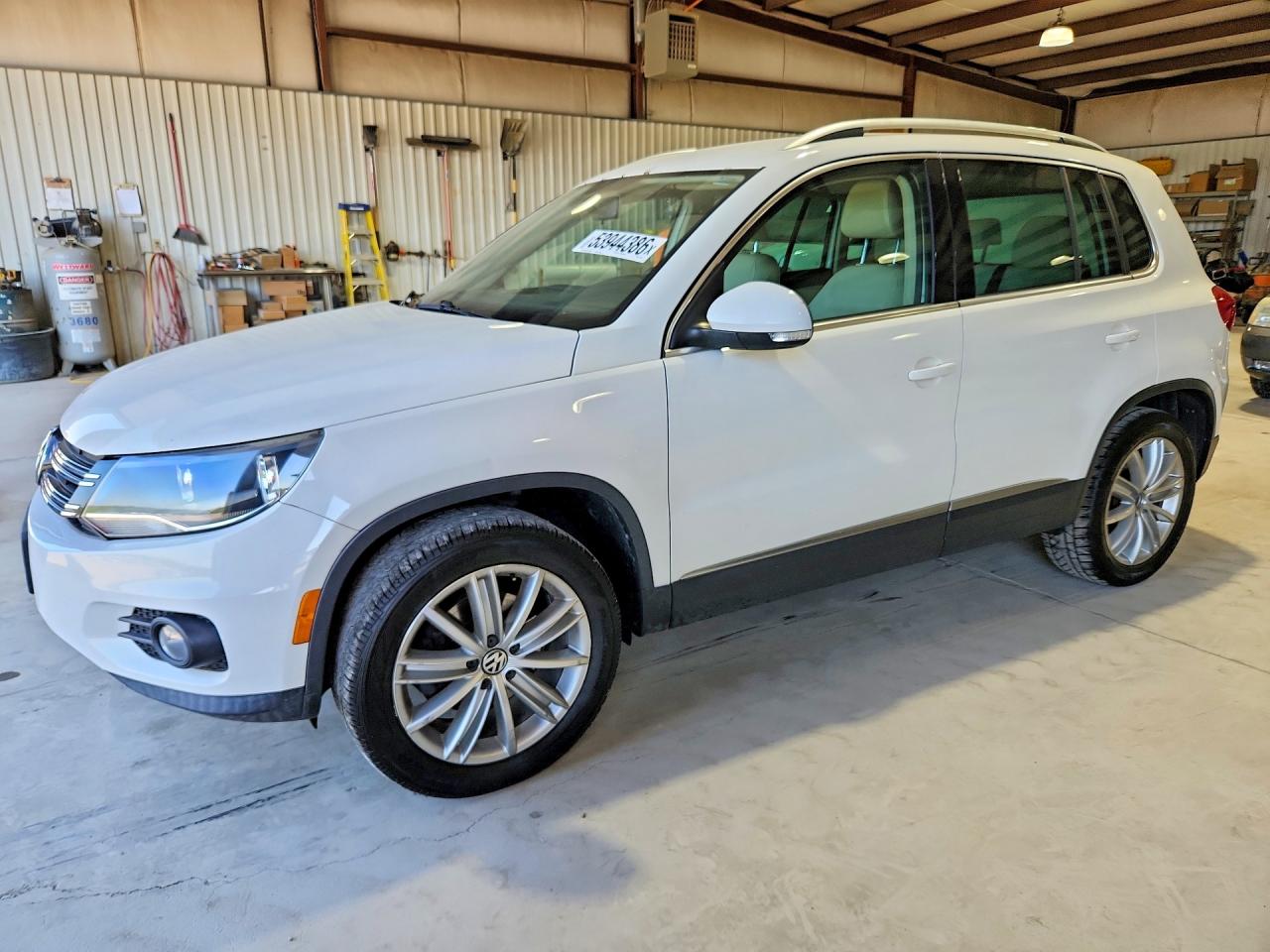 Salvage Volkswagen Tiguan Image
