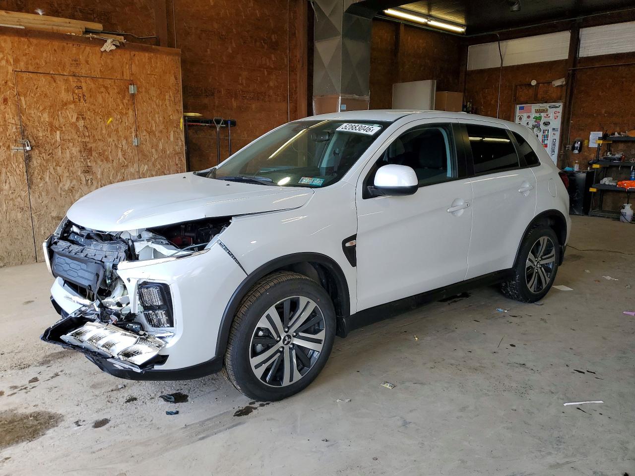 Salvage Mitsubishi Outlander Image