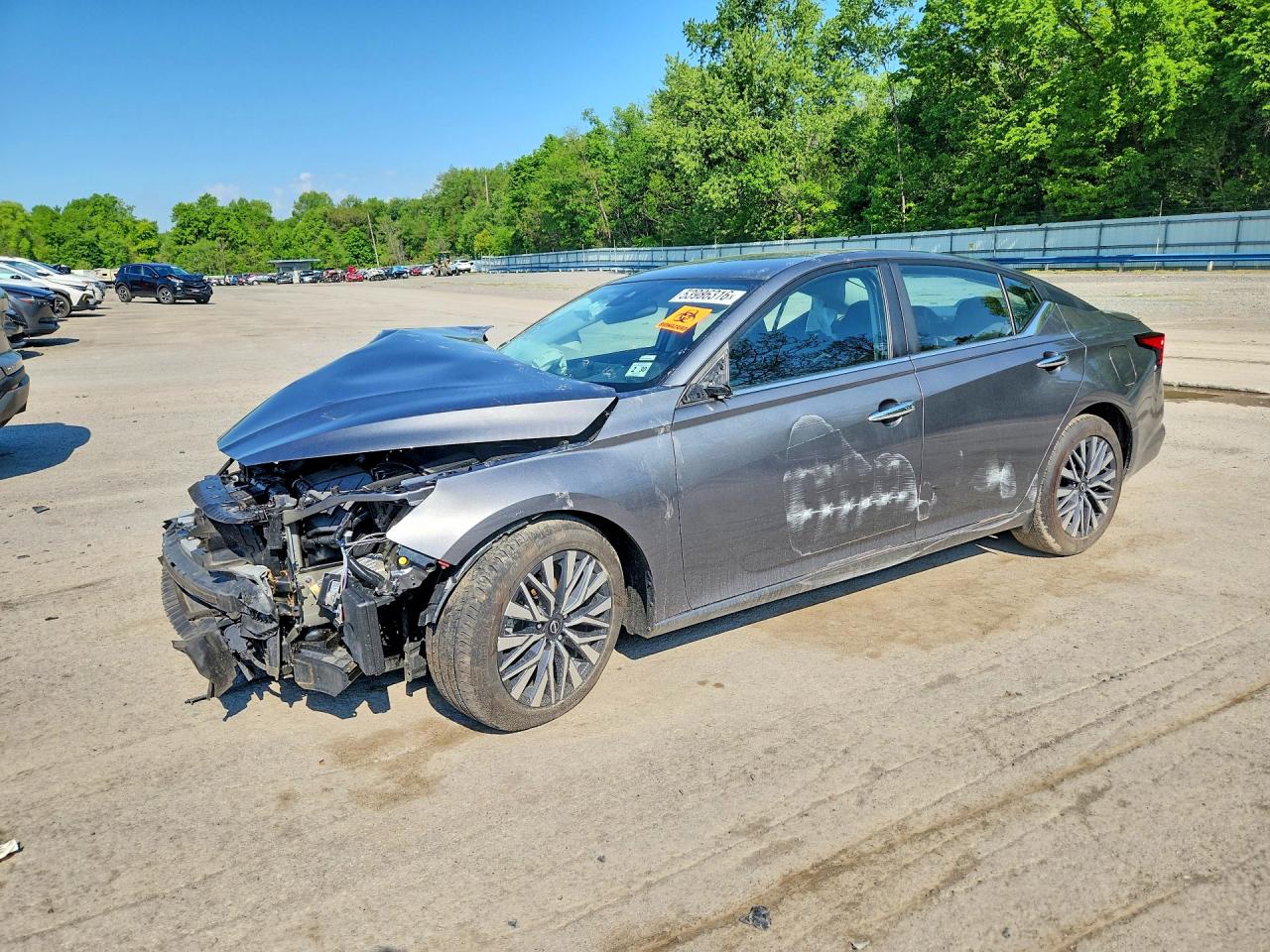 Salvage Nissan Altima Image
