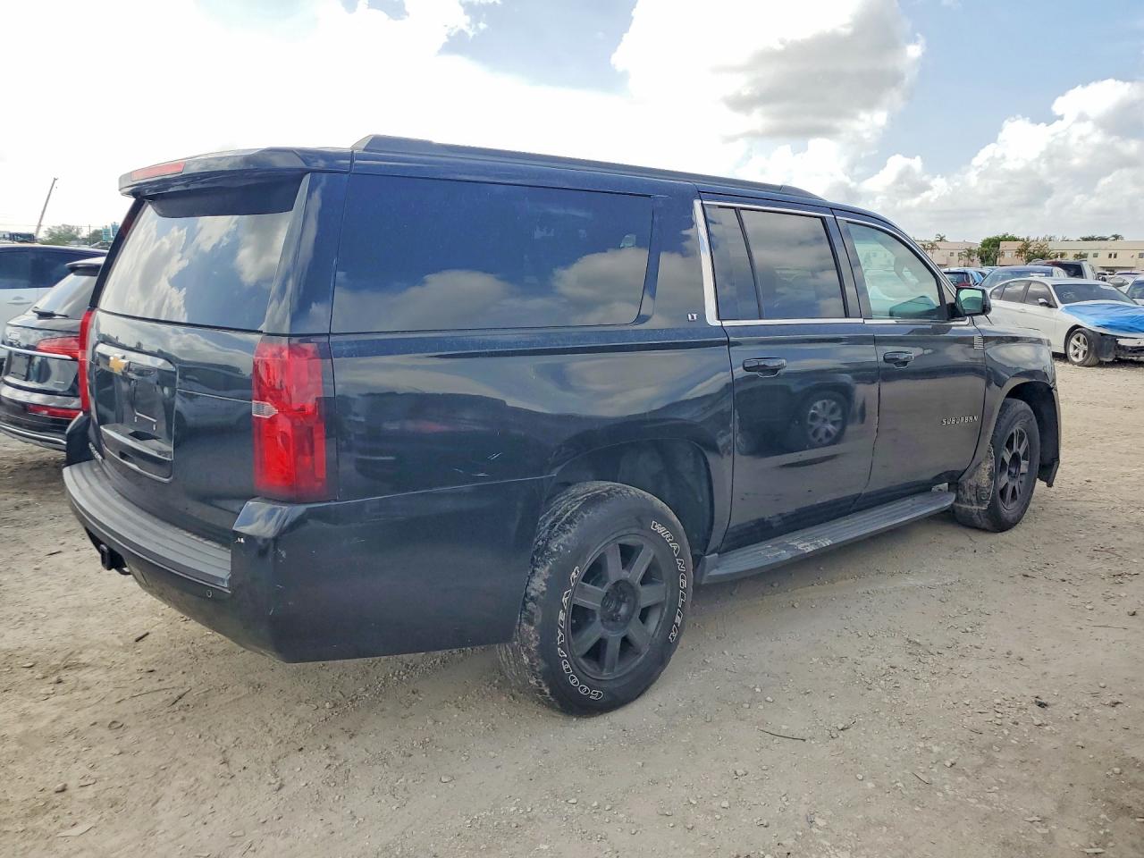 Chevrolet Suburban C1500 Lt