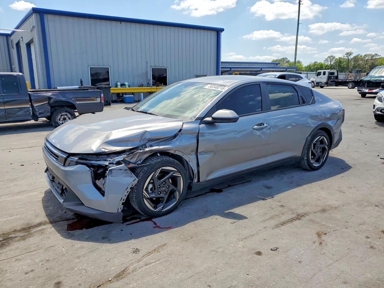 Salvage Kia K4 Image