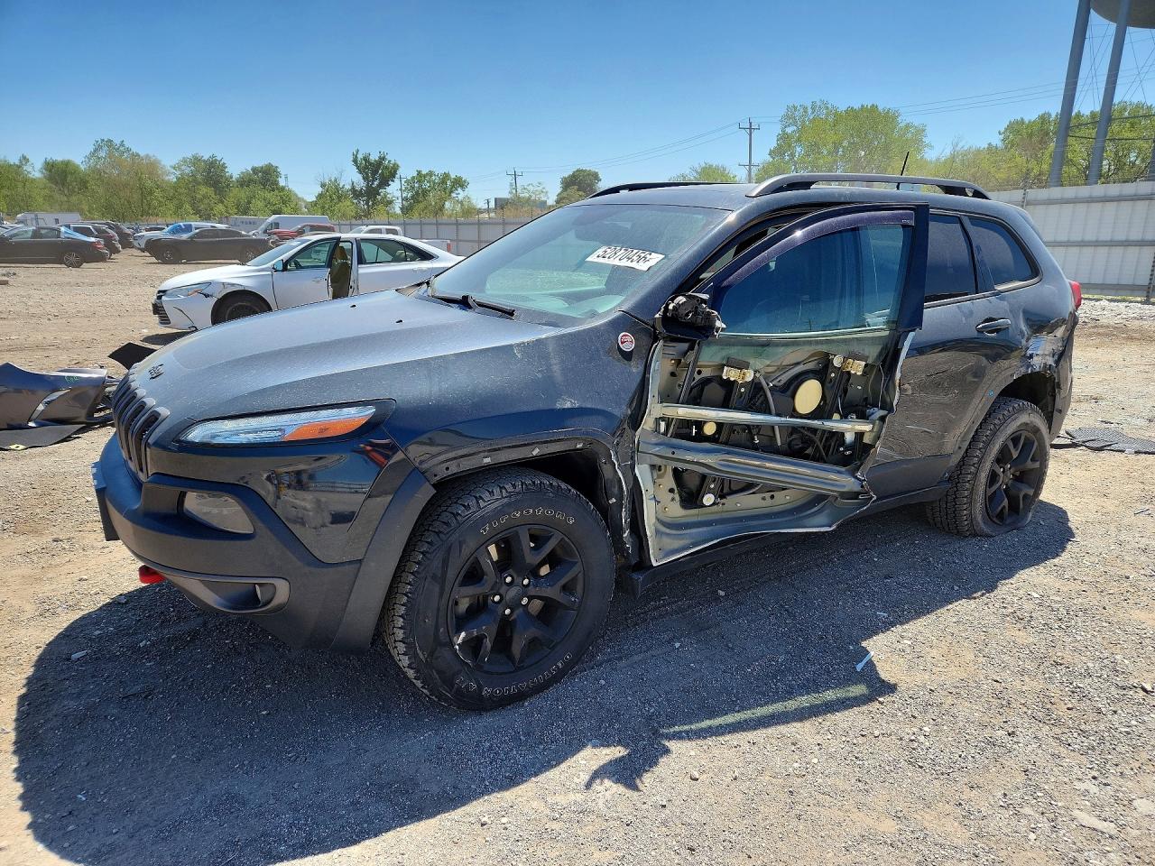 Salvage Jeep Cherokee Image