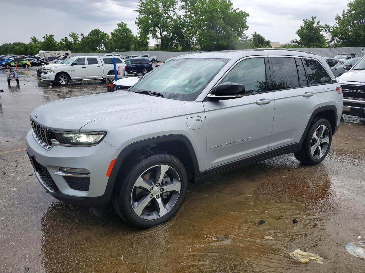 Salvage Jeep Grand Cherokee Image