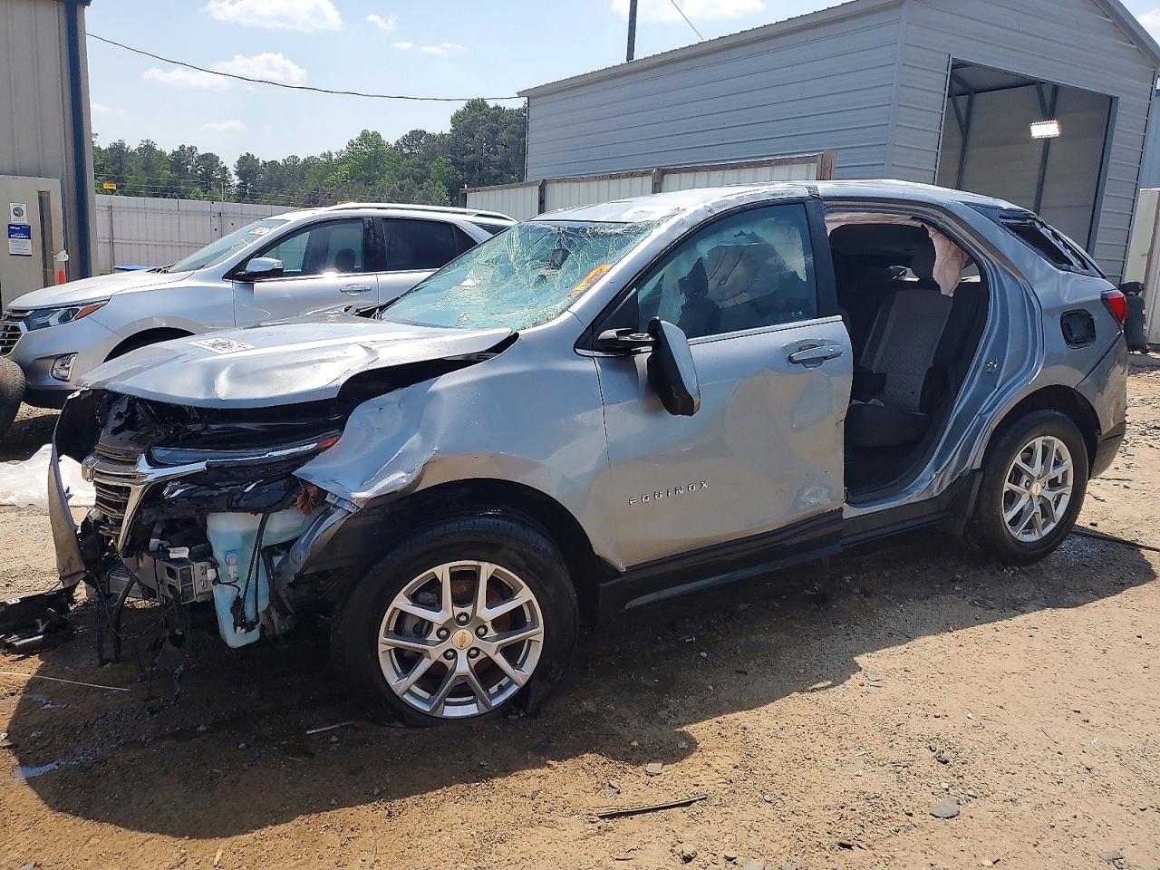 Salvage Chevrolet Equinox Image