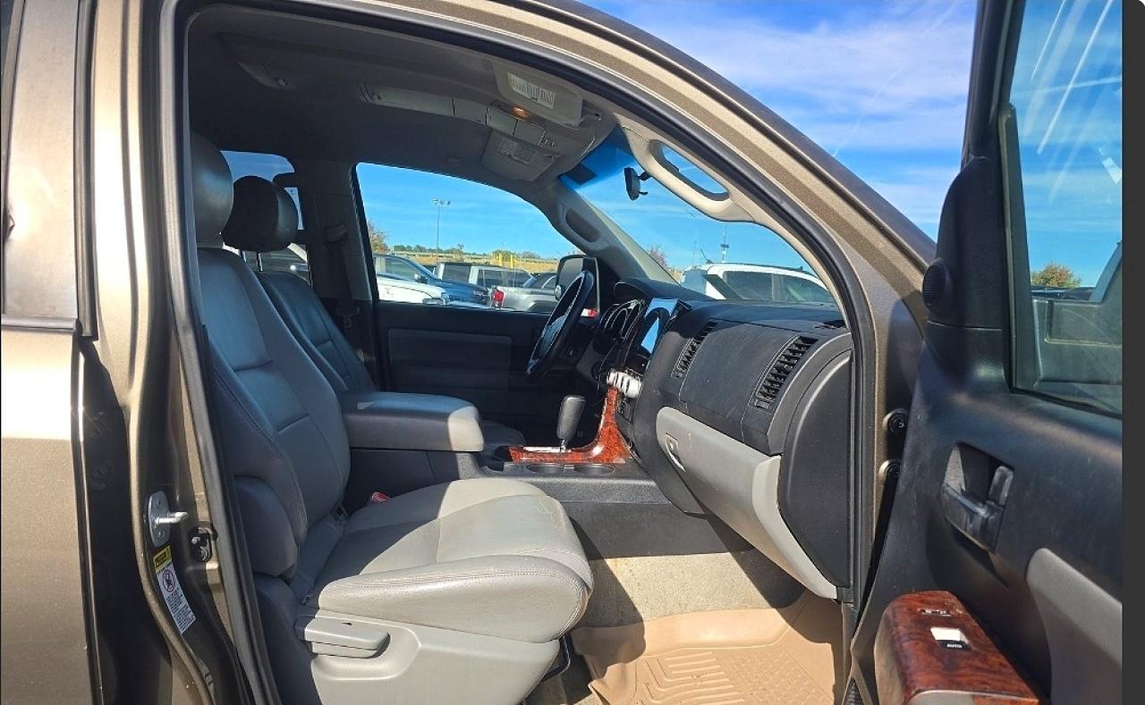 Toyota Sequoia Sr5