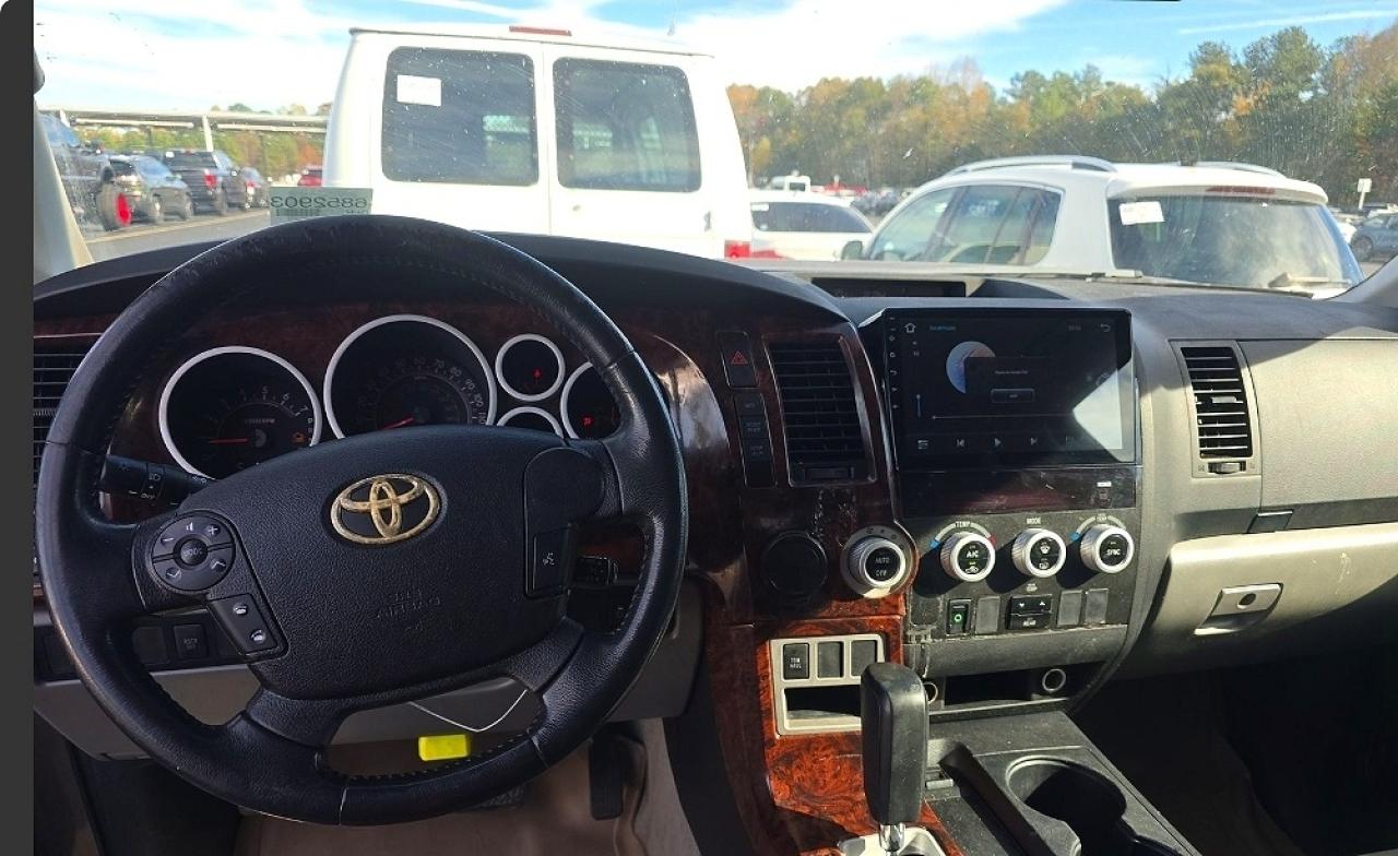 Toyota Sequoia Sr5