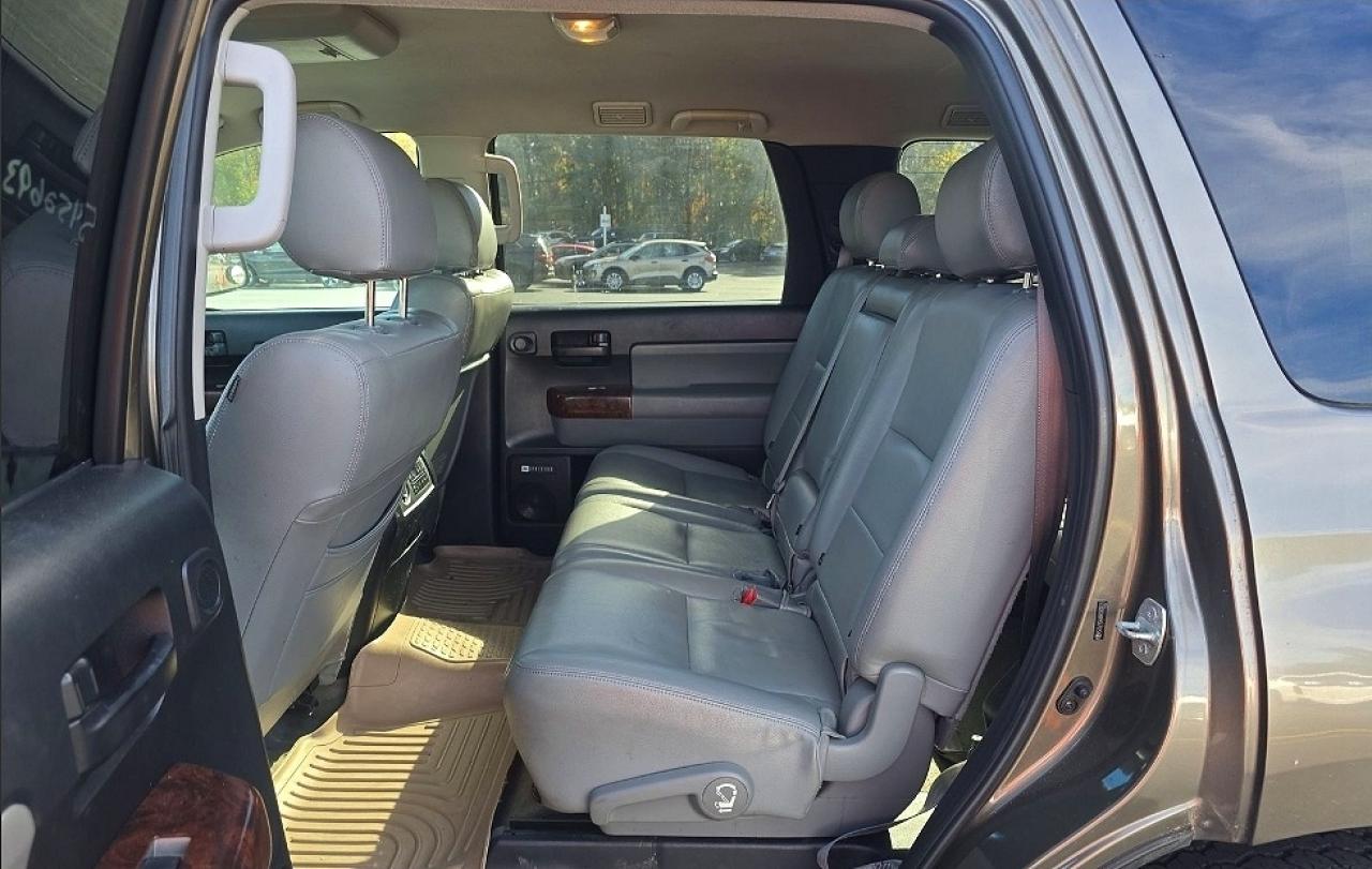 Toyota Sequoia Sr5