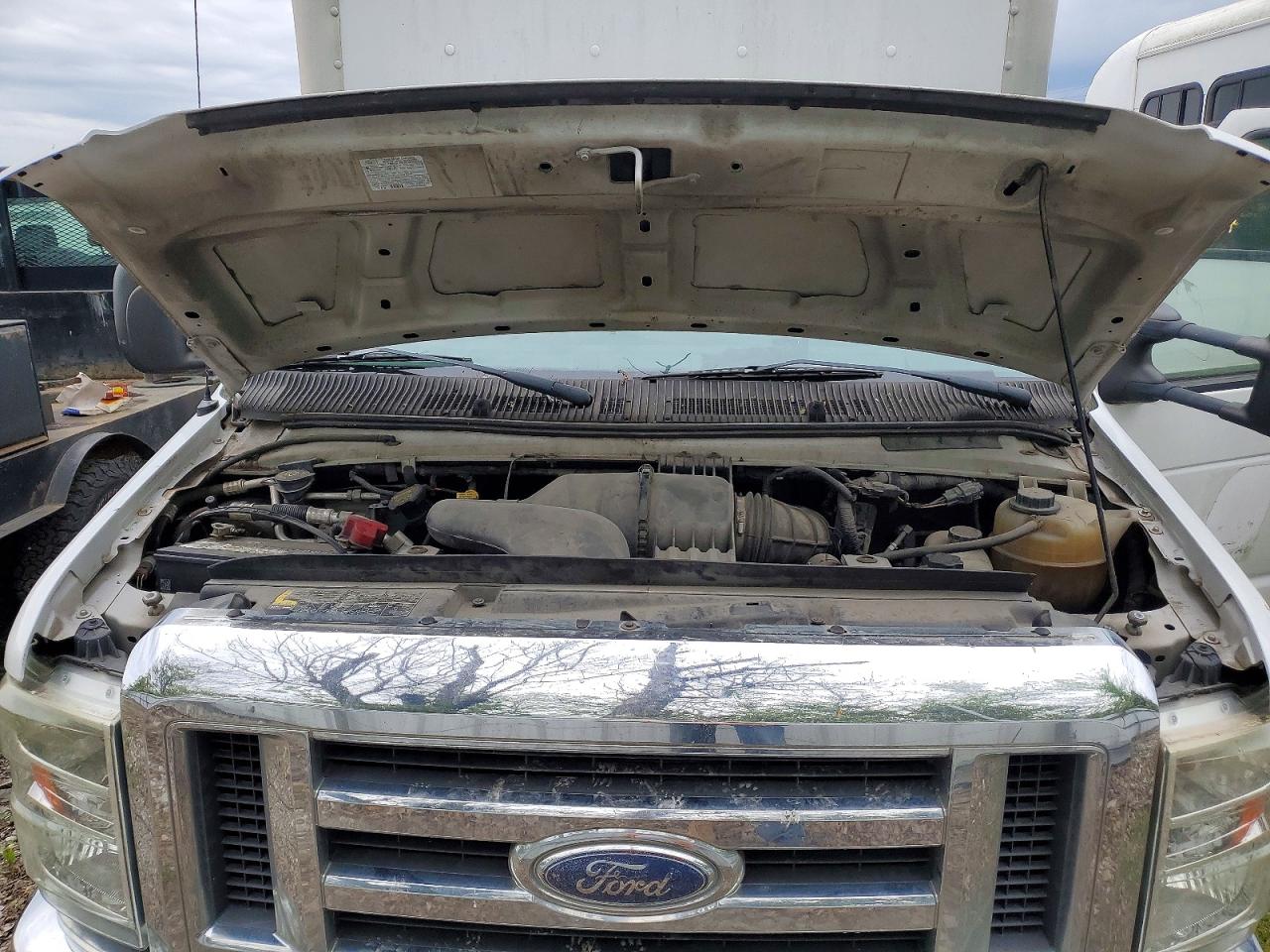 Ford Econoline E350 Super Duty Cutaway Van