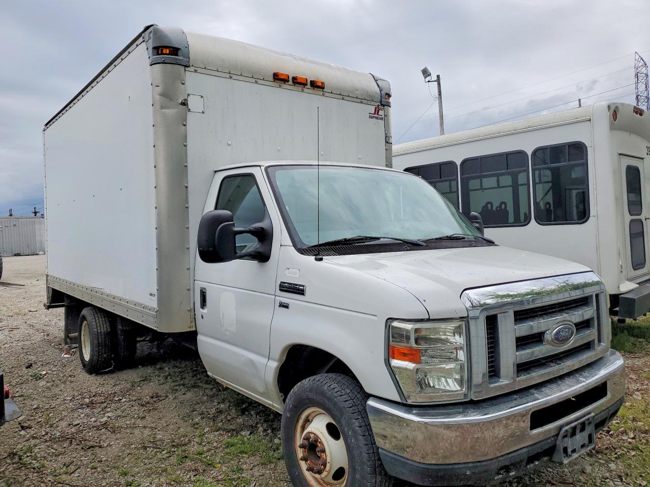 Ford Econoline E350 Super Duty Cutaway Van