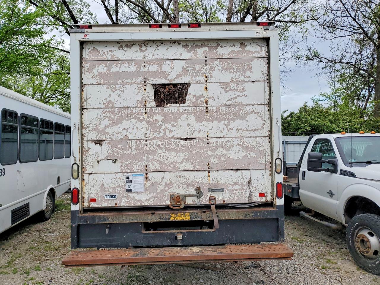 Ford Econoline E350 Super Duty Cutaway Van