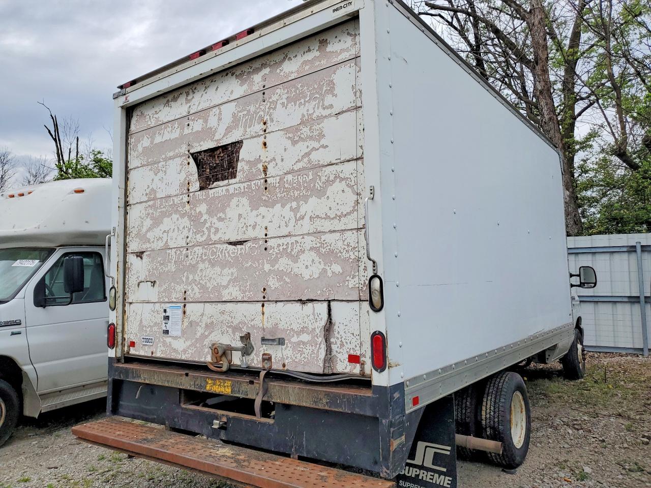 Ford Econoline E350 Super Duty Cutaway Van