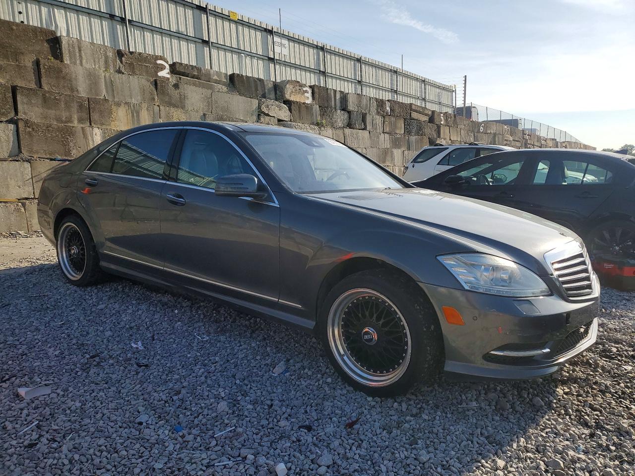 Mercedes-Benz S-Class 550 4matic