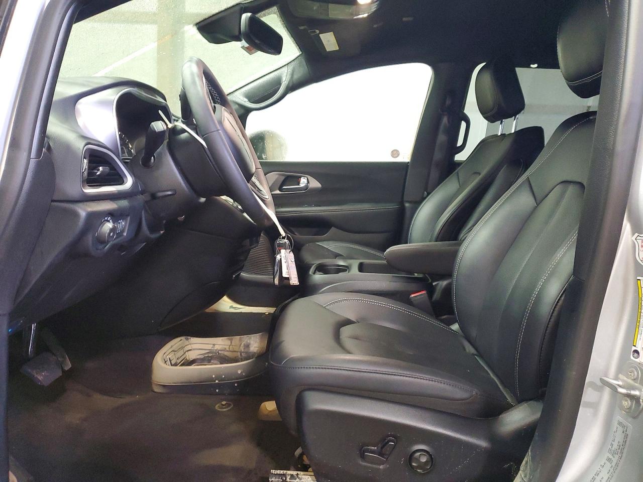 Chrysler Pacifica Select