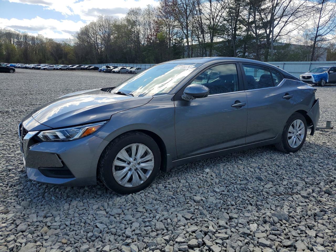 Salvage Nissan Sentra Image