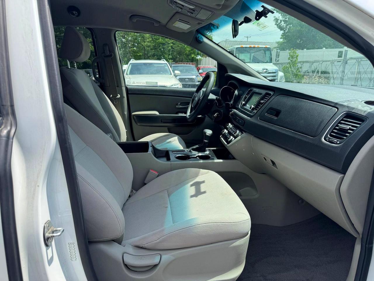 Kia Sedona Lx