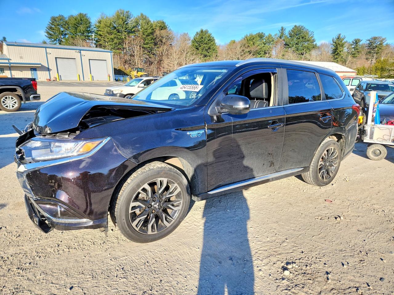 Salvage Mitsubishi Outlander Image