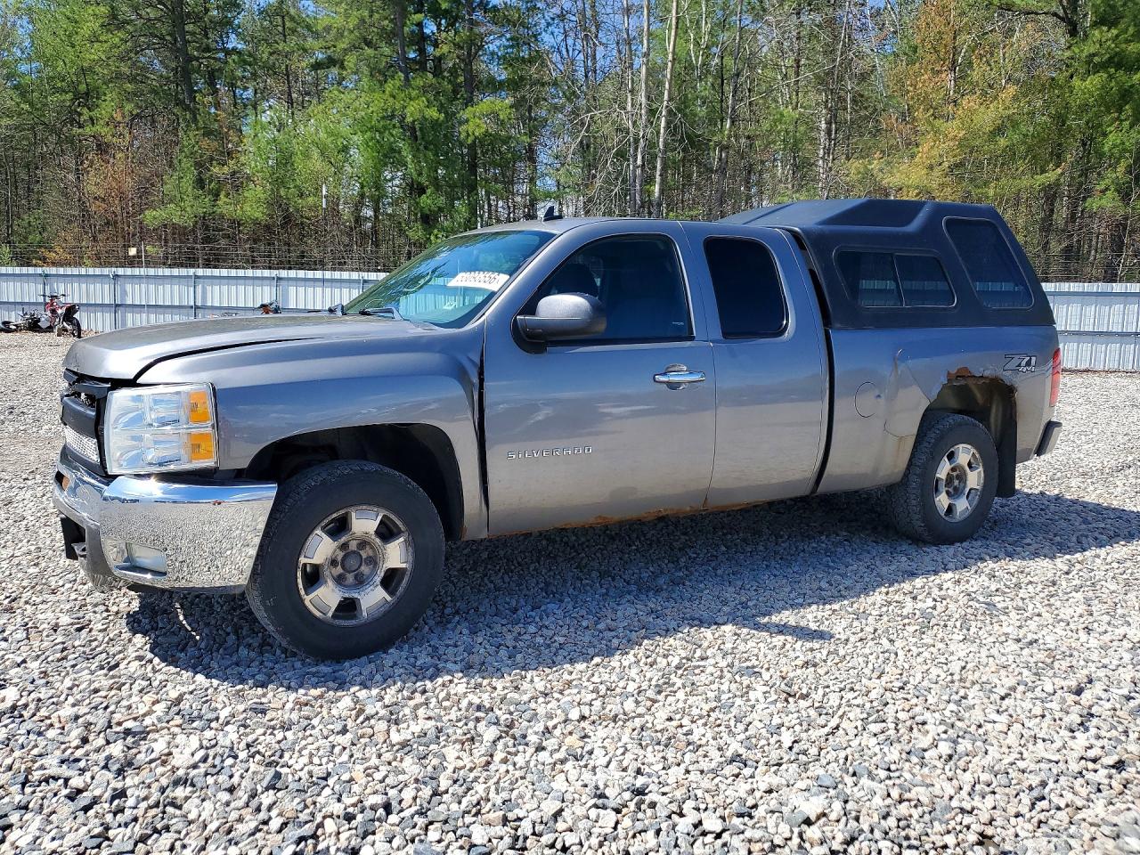 Salvage Chevrolet Silverado Image