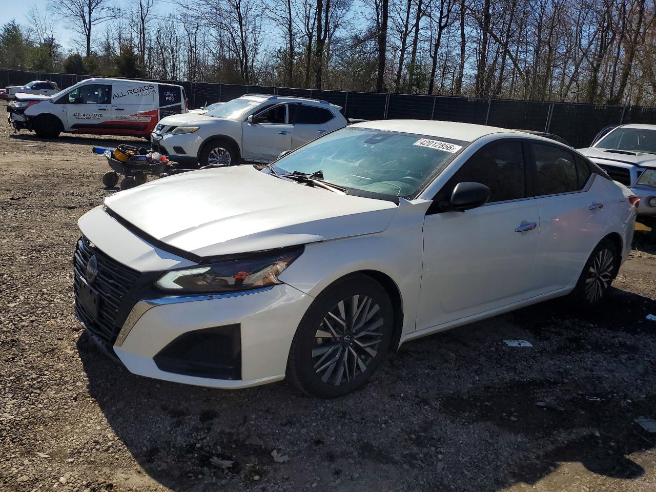 Salvage Nissan Altima Image