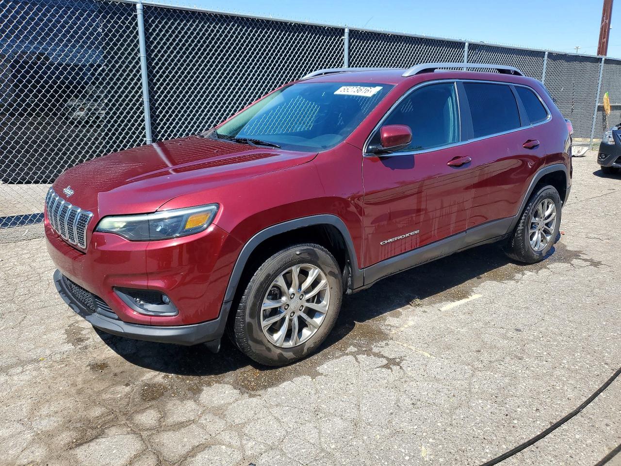 Salvage Jeep Cherokee Image