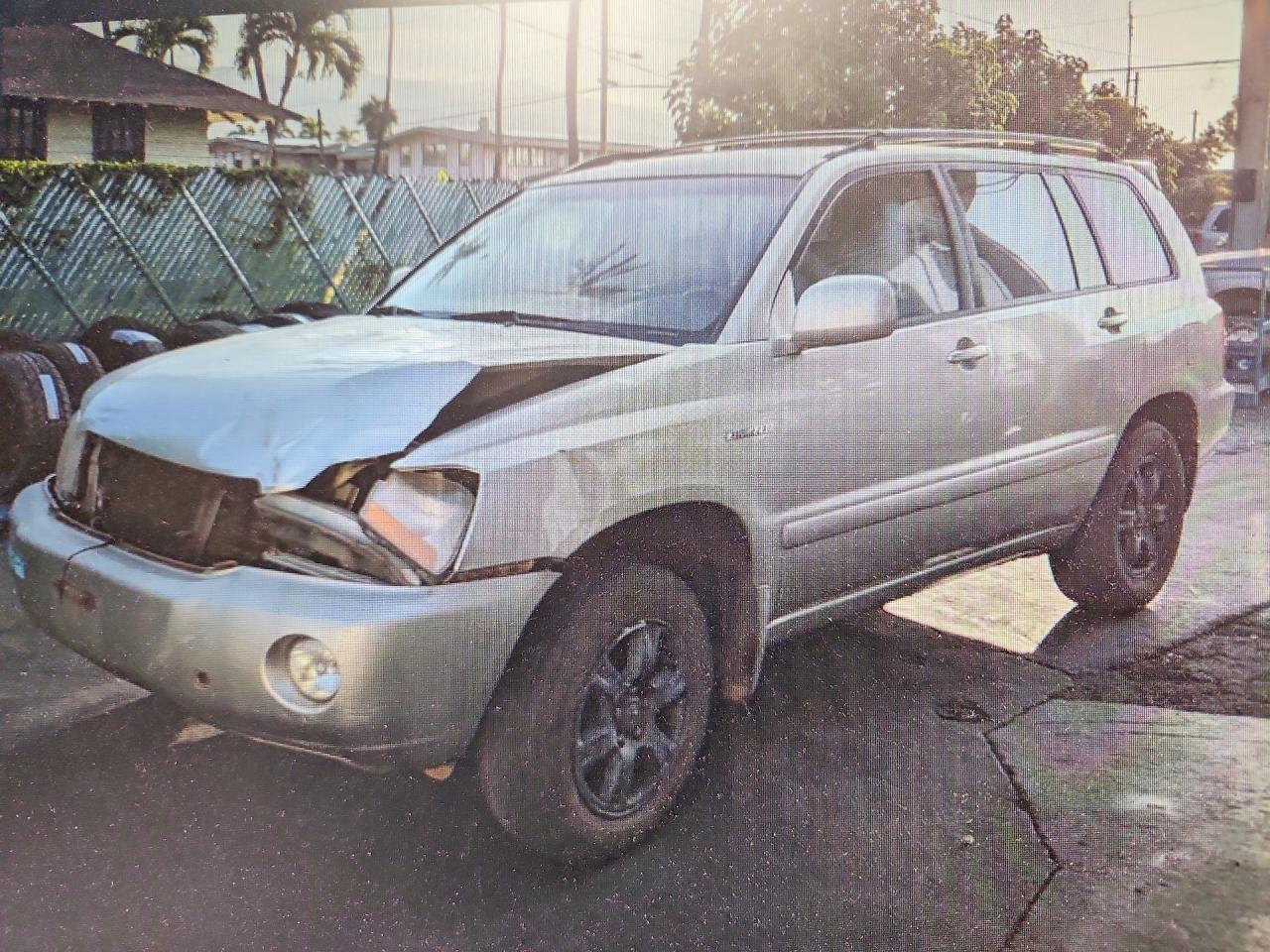 Salvage Toyota Highlander Image