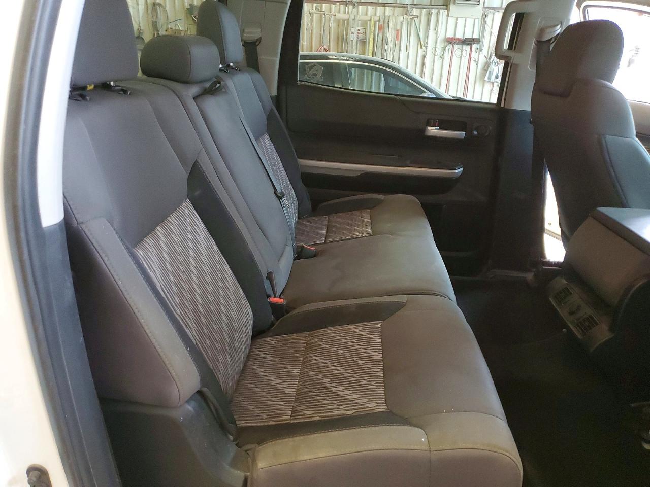 Toyota Tundra Crewmax Sr5