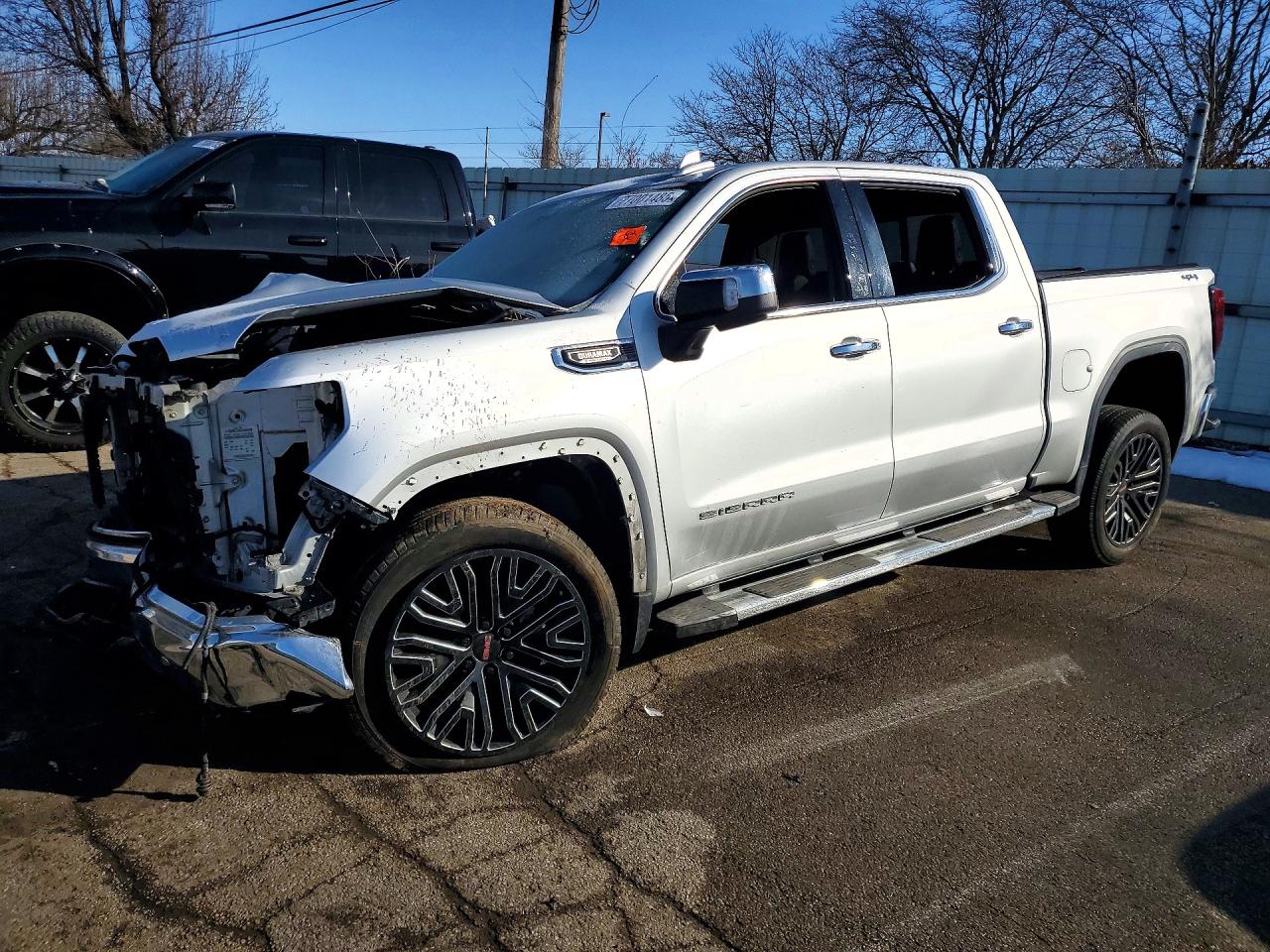 Salvage GMC Sierra Image
