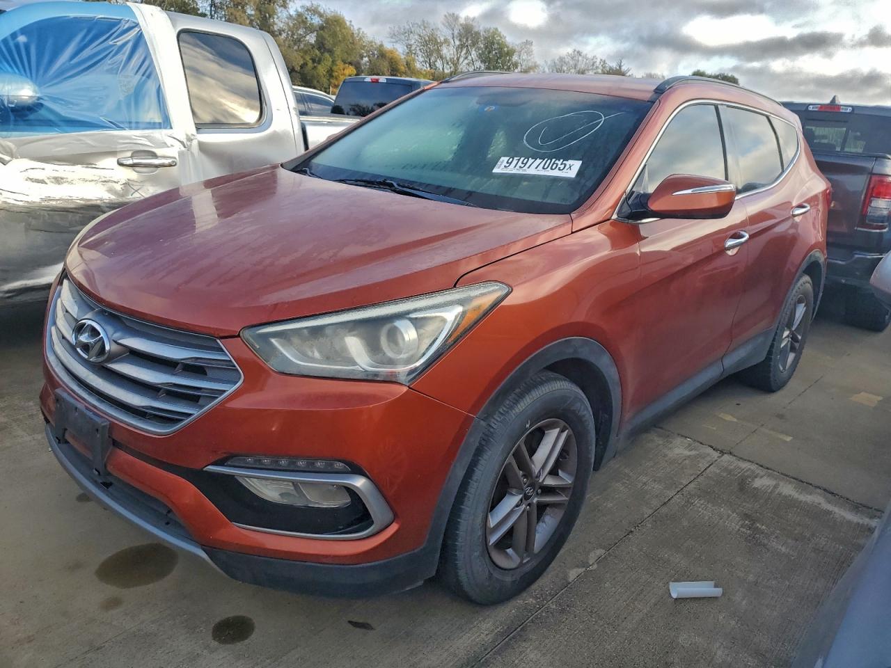 Salvage Hyundai SANTA FE Image