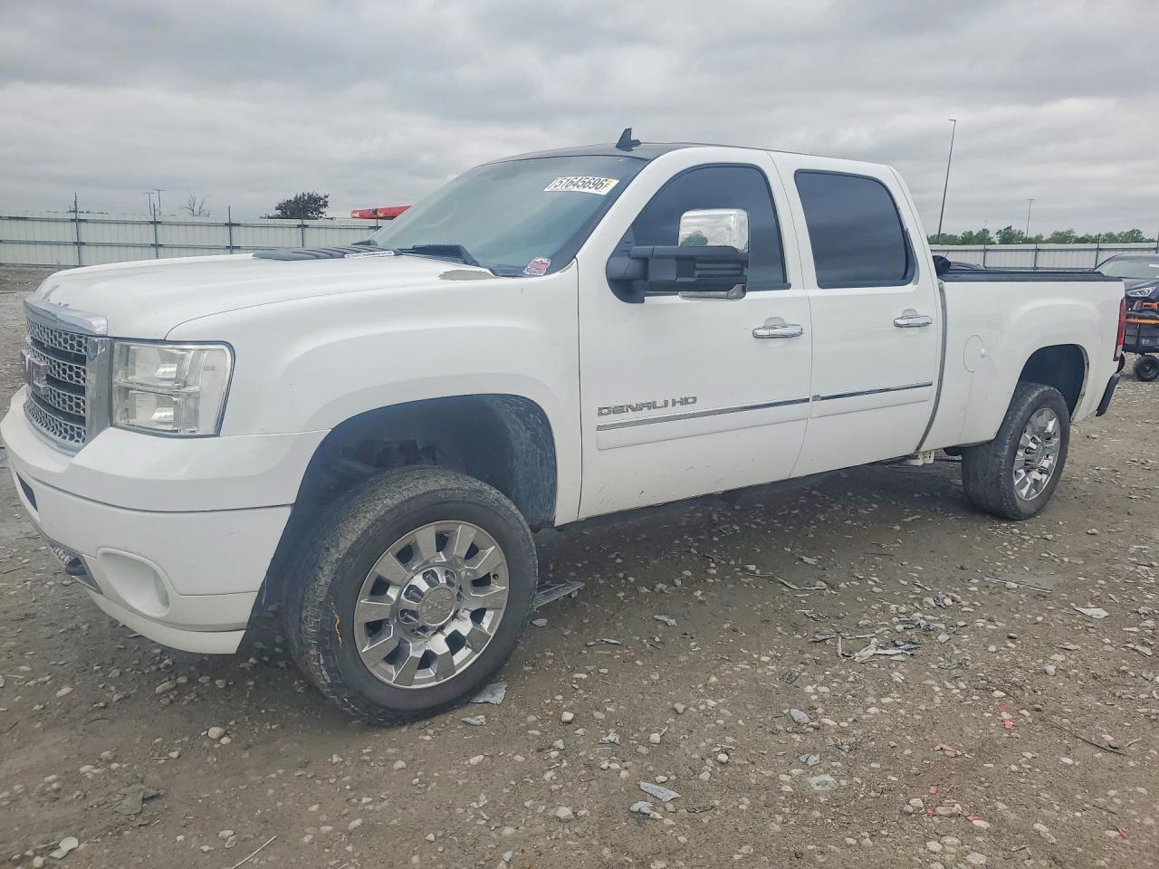 Salvage GMC Sierra Image