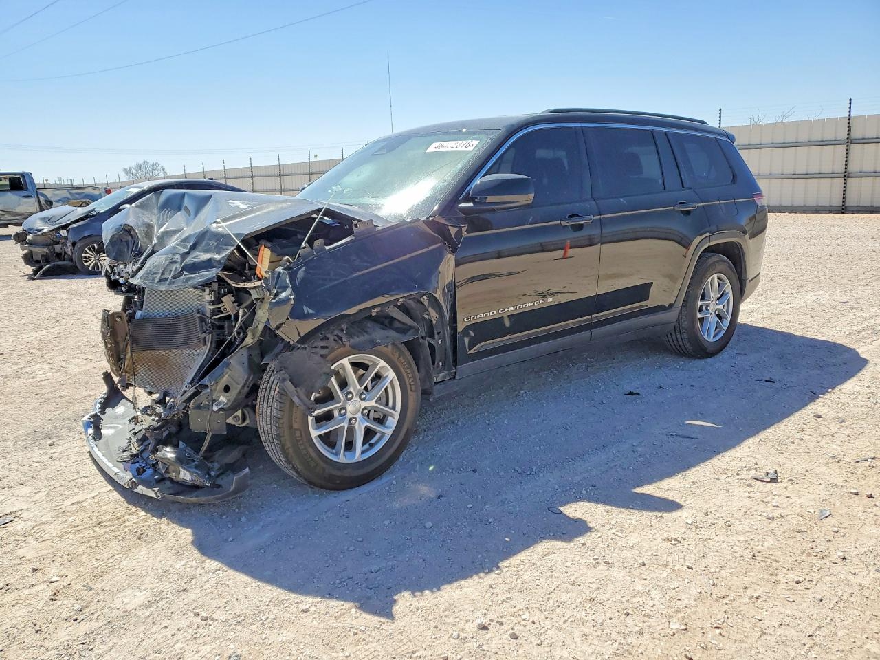 Salvage Jeep Grand Cherokee Image