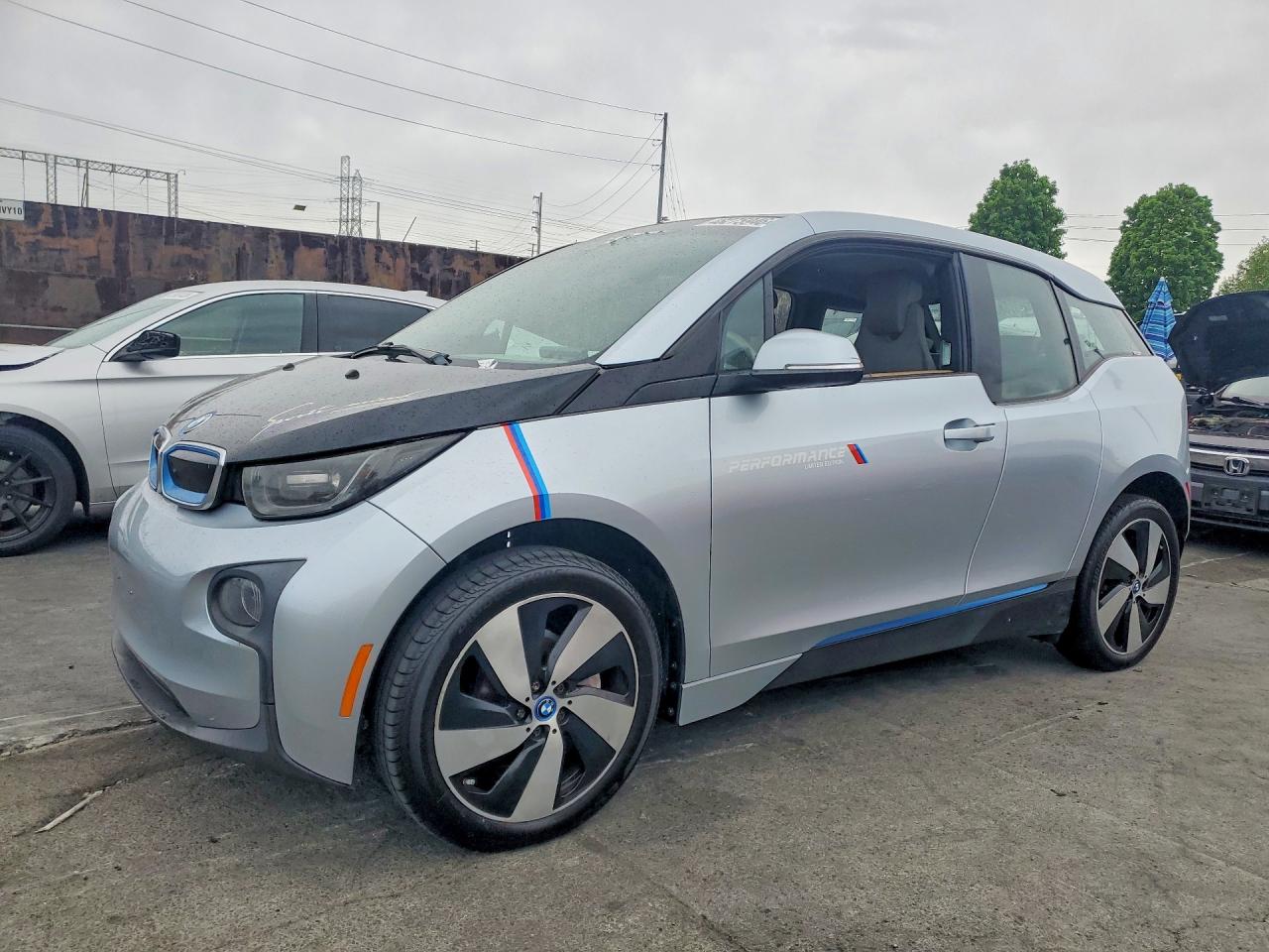Salvage BMW i-Series Image