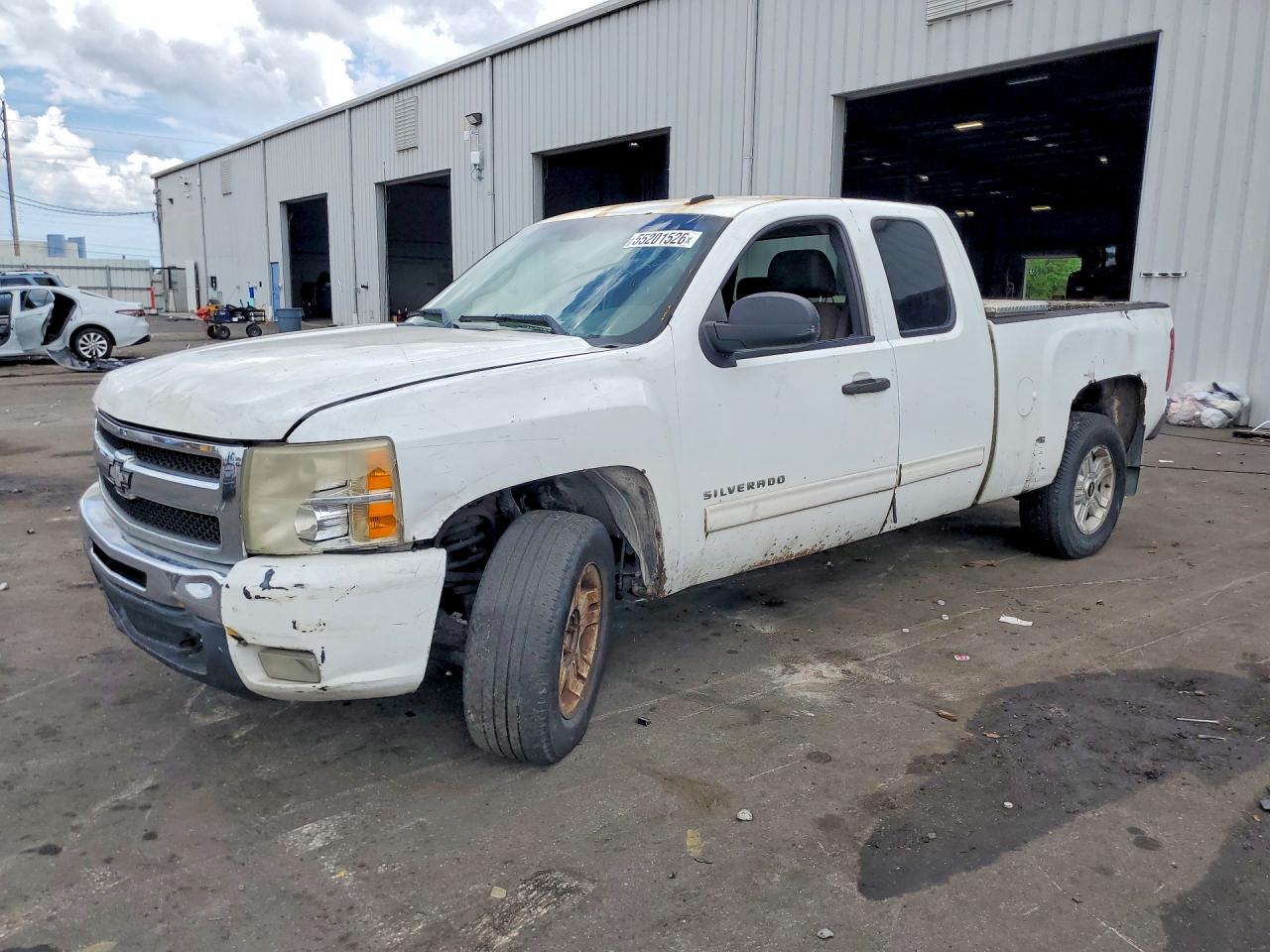 Salvage Chevrolet Silverado Image
