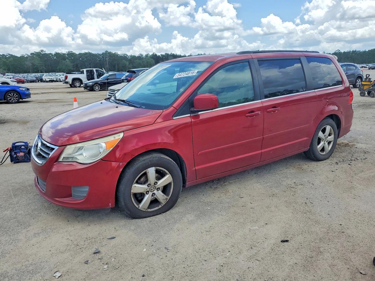 Salvage Volkswagen Routan Image