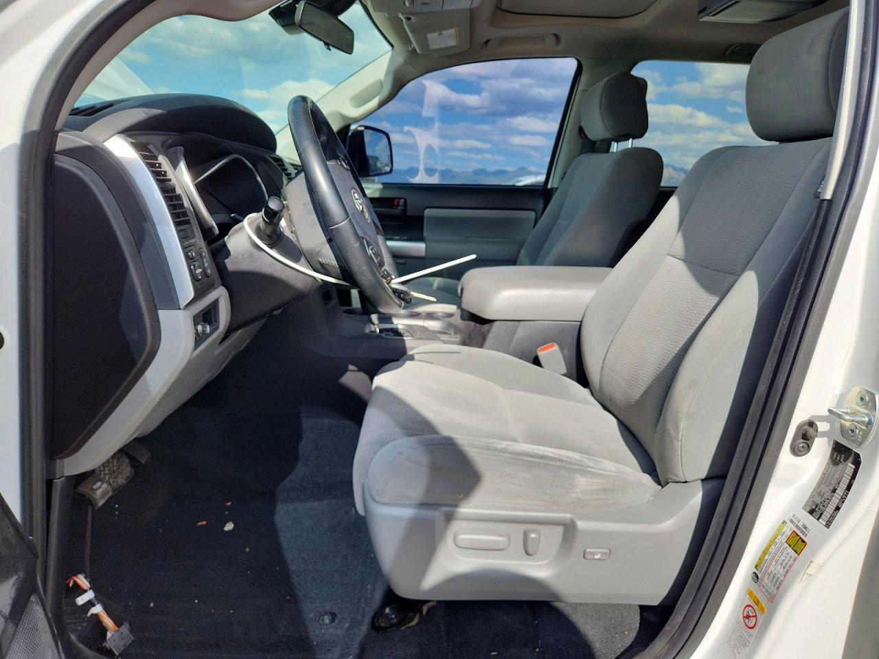 Toyota Sequoia Sr5