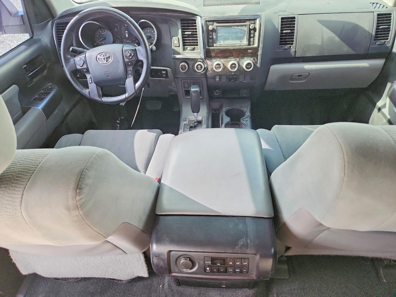 Toyota Sequoia Sr5