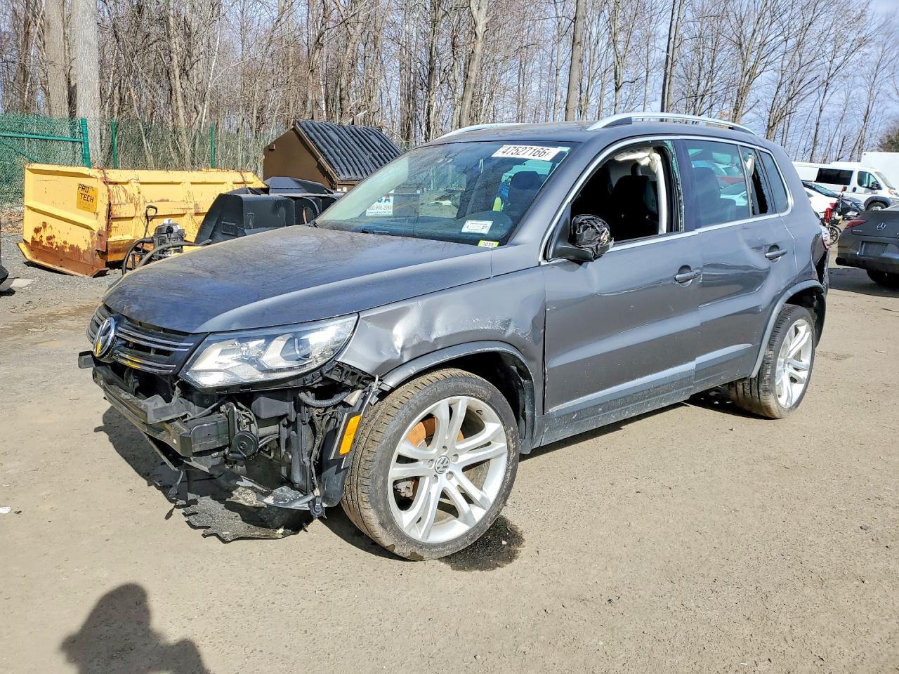 Salvage Volkswagen Tiguan Image