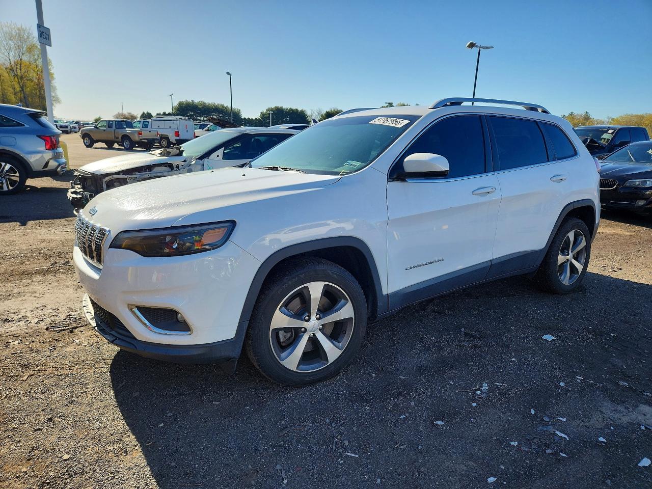 Salvage Jeep Cherokee Image