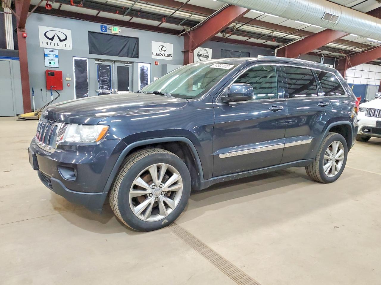 Salvage Jeep Cherokee Image