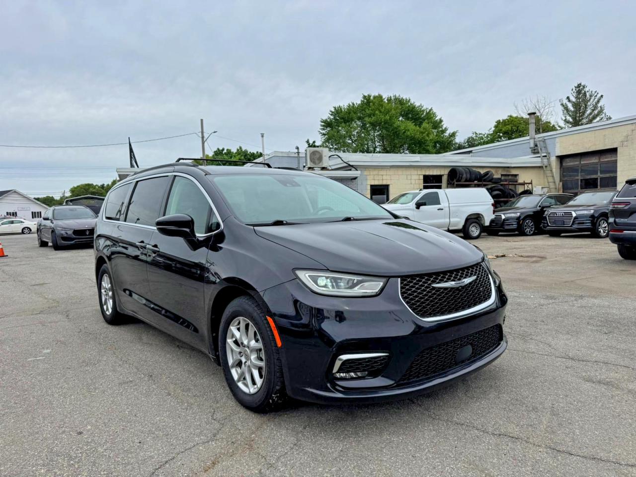 Salvage Chrysler Pacifica Image