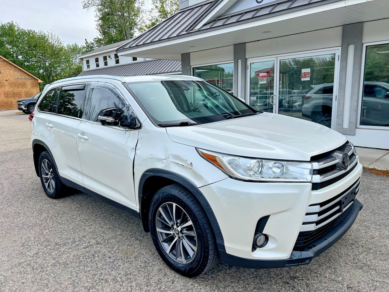 Salvage Toyota Highlander Image