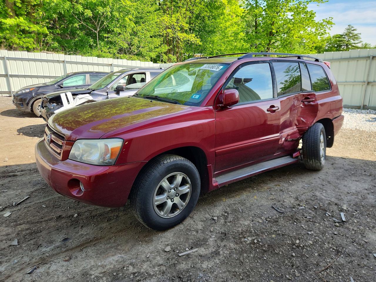 Salvage Toyota Highlander Image