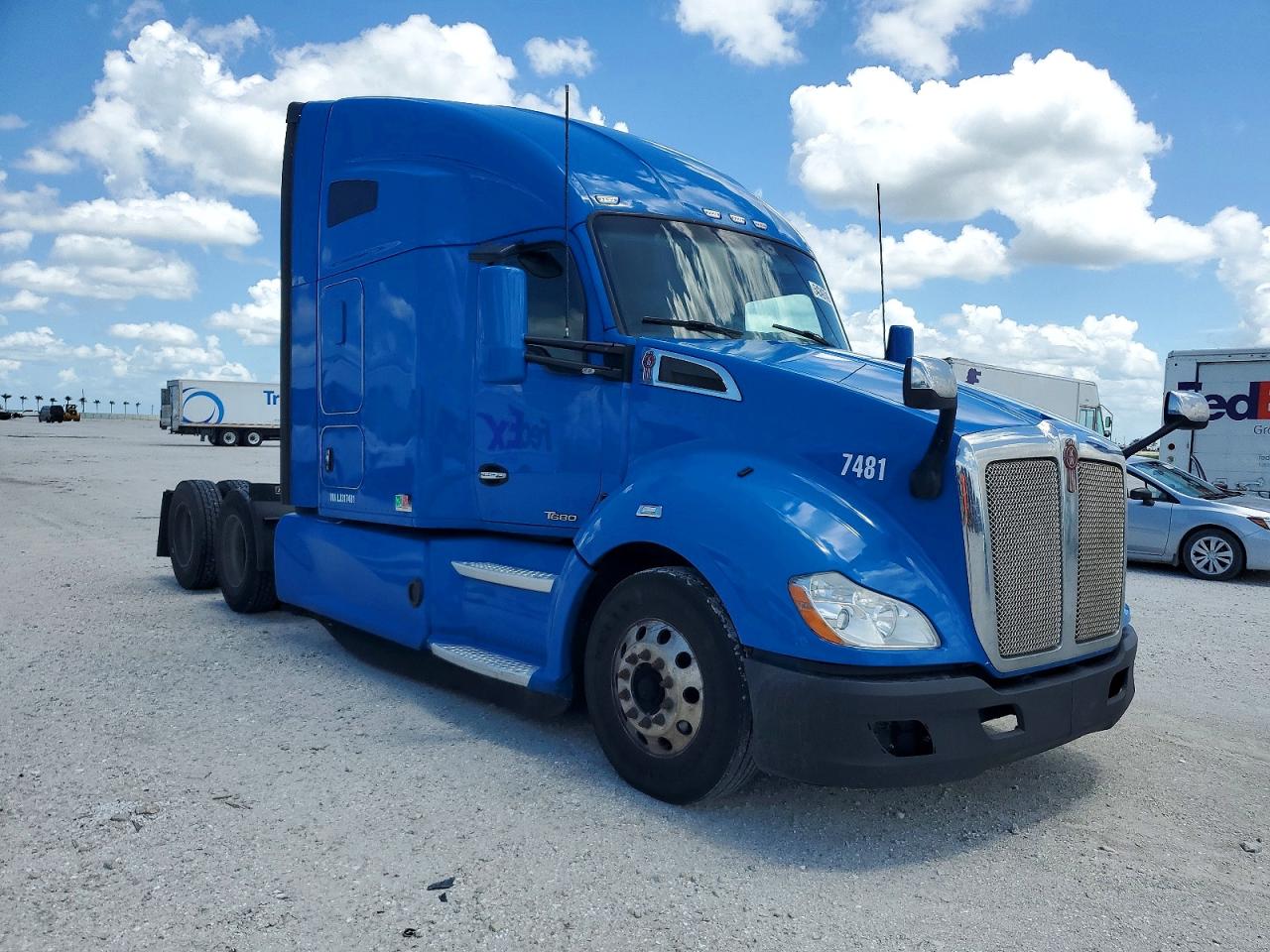 Salvage Kenworth Construction Image