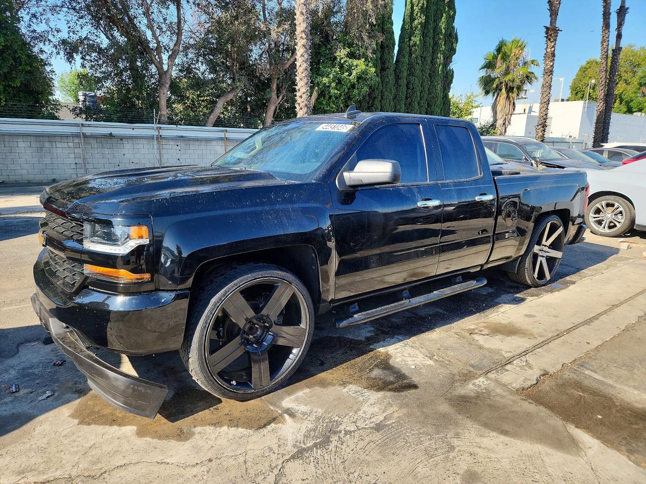 Salvage Chevrolet Silverado Image