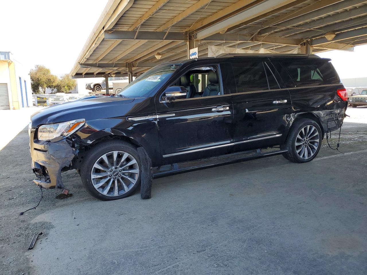 Salvage Lincoln Navigator Image
