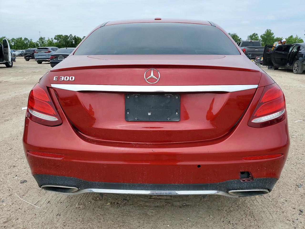 Mercedes-Benz E-Class 300