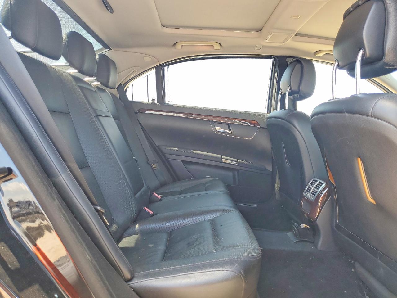 Mercedes-Benz S-Class 550